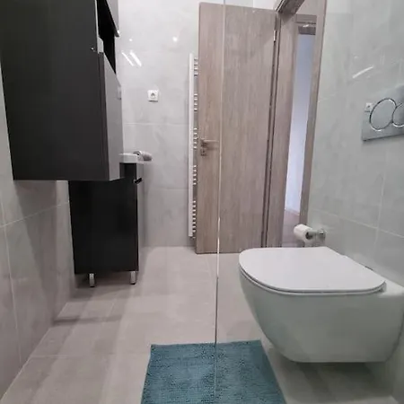 Apartment Stunning 62sqm Renovated Retreat!
