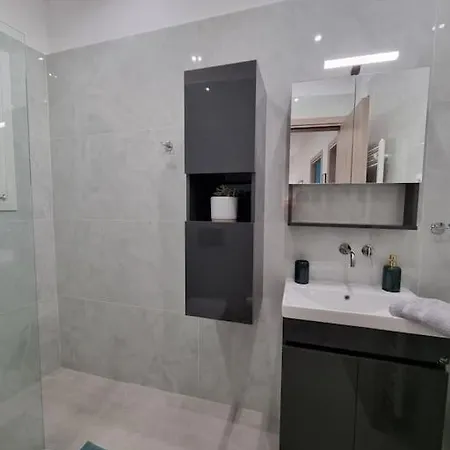 Stunning 62sqm Renovated Retreat! *