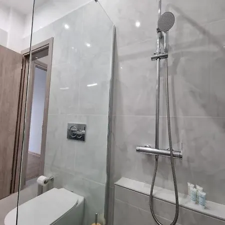 Apartment Stunning 62sqm Renovated Retreat! *