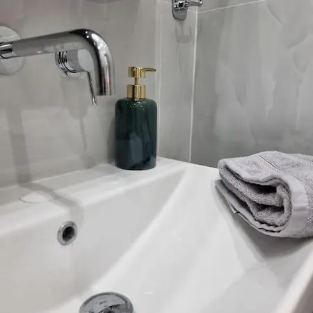 Stunning 62sqm Renovated Retreat! Apartment Athens