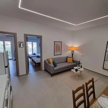 Apartment Stunning 62sqm Renovated Retreat!