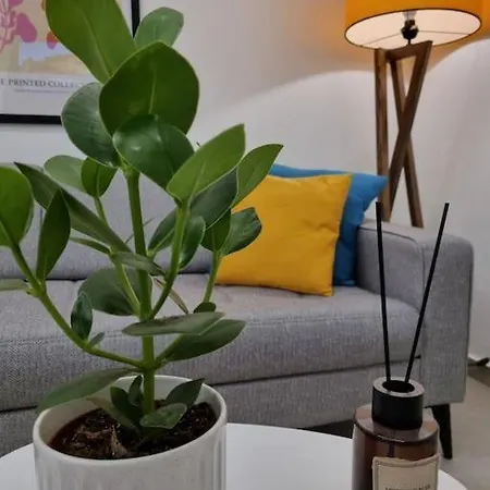 Apartment Stunning 62sqm Renovated Retreat! *