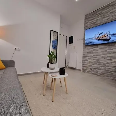 Apartment Stunning 62sqm Renovated Retreat! *